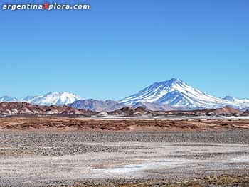 Cadena de volcanes: Arizaro, Socompa
Arácar y Llullaillaco, Salta 
