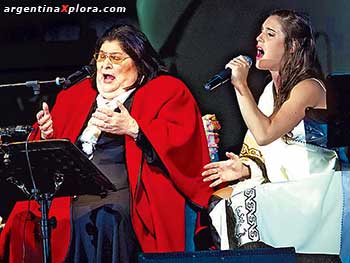 Momento inolvidable de Cosquín. Cantan Mercedes Sosa y Soledad Pastorutti