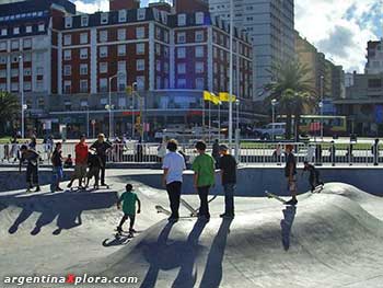 Plaza Skate Diseñada por los Arqs. Guillermo Luis de Diego y Marcelo Bejanele