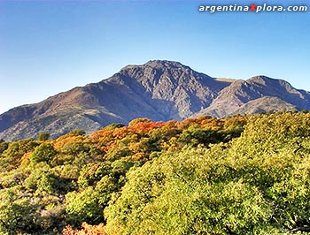 Cerro Uritorco en otoño