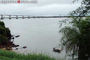 Puente sobre el río Paraná. Corrientes-Chaco